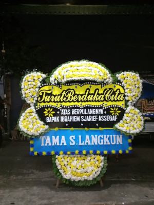 Papan Bunga Duka di Maesa